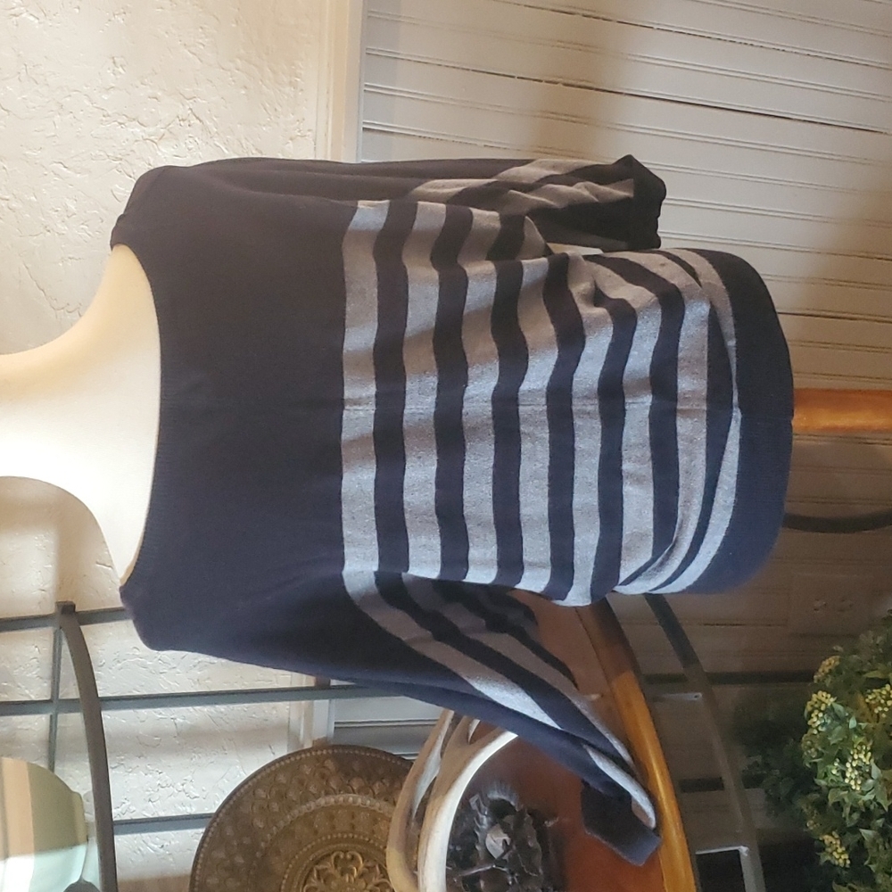 Express* Sweater - Picture 2 of 8